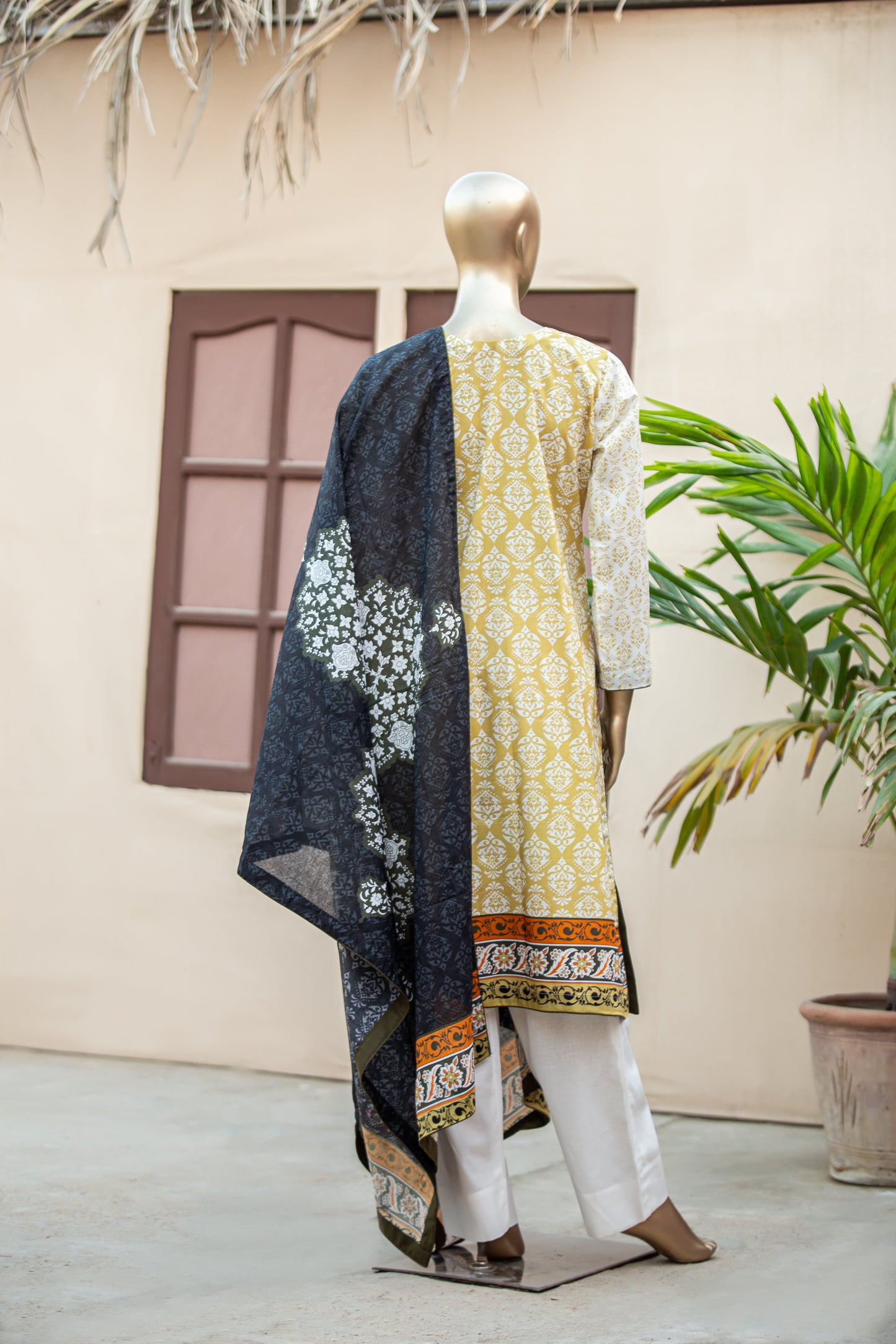 Simple Lawn Suit Design | 3 Piece Unstitched Printed Cotton Premier Lawn Suit With Printed Dupatta